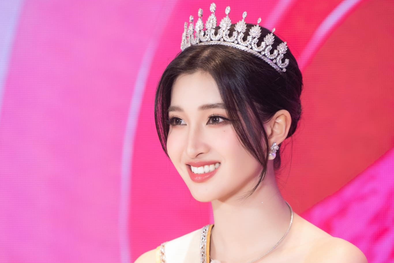 Á hậu Phương Nhi đại diện Việt Nam tham dự Miss International 2023